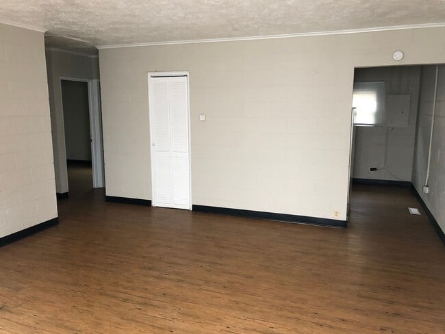 Foto del edificio - Spacious 2BR Apartment on Westside