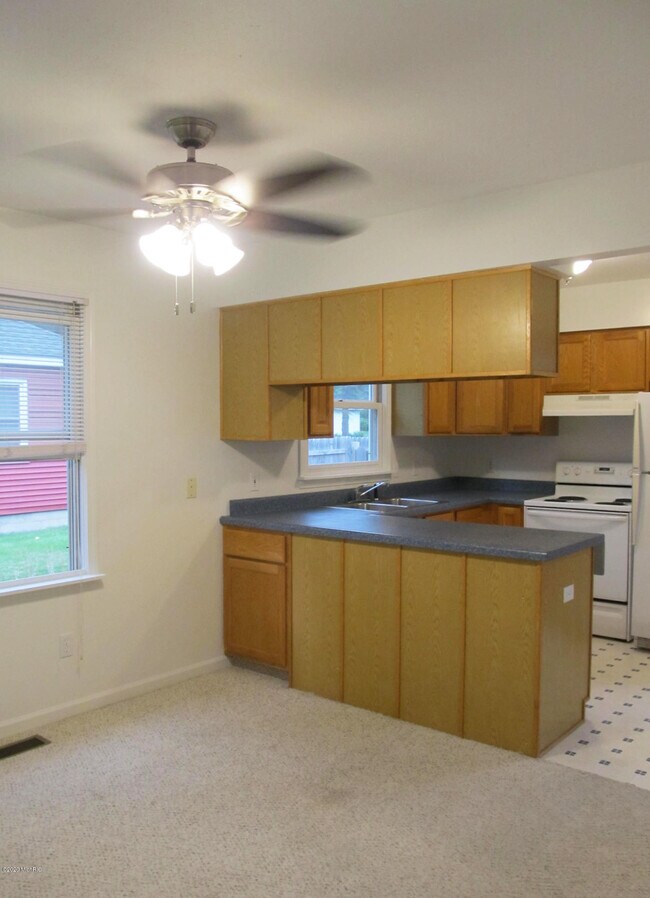 Building Photo - 1118 Parchmount Ave