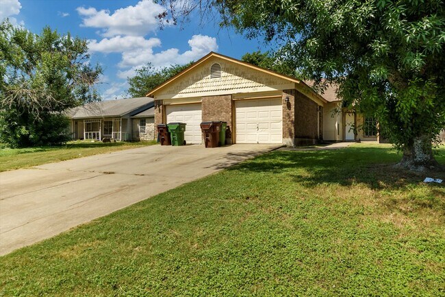 Building Photo - 620 Greenlawn Blvd Round Rock TX 78664