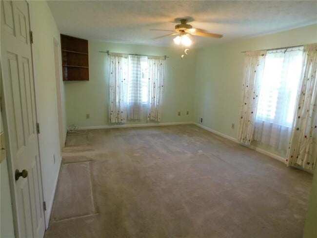 Building Photo - 1630 Mineral Springs Rd