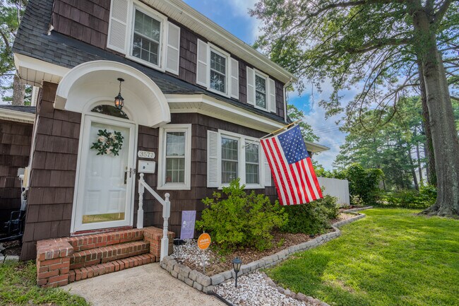 Foto del edificio - 3577 Westminster Ave