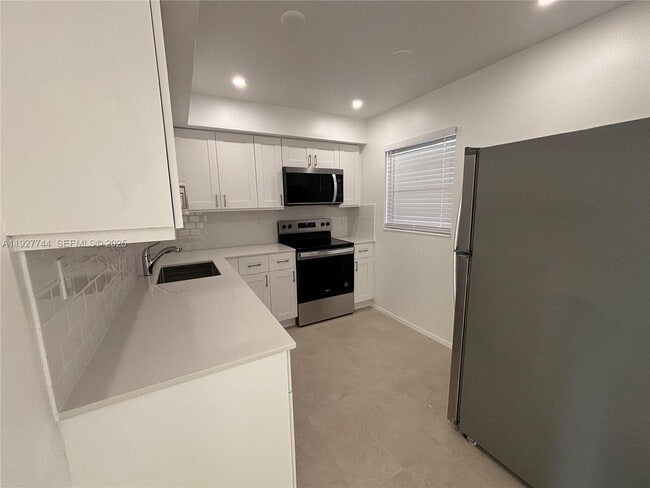 Foto del edificio - 7725 SW 86th St