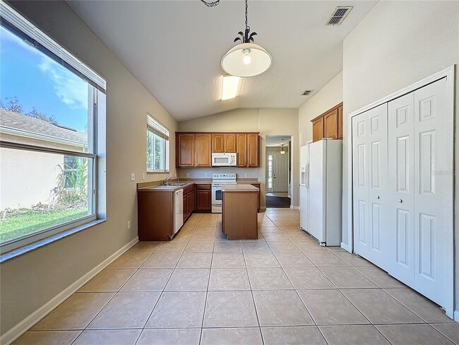 Foto del edificio - 2323 Meadow Oak Cir