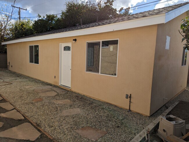 Building Photo - 8318 Dacosta St
