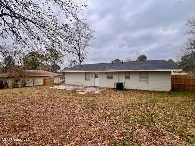 Building Photo - 605 Highland Dr