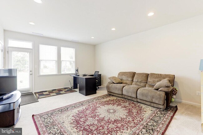 Foto del edificio - 24690 Capecastle Terrace