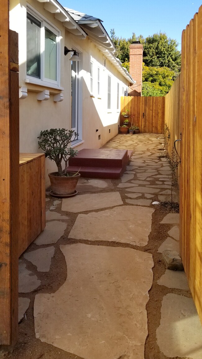 Private Patio - 4154 Madison Ave