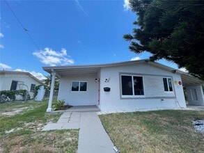 Building Photo - 631 SW 28th Terrace