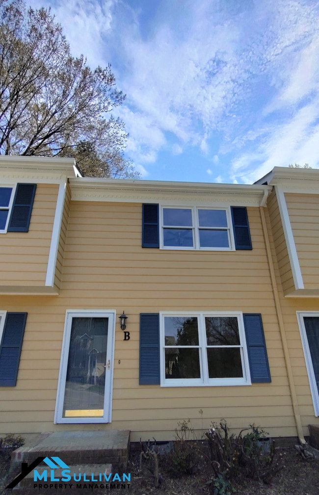 Building Photo - 2211 Peppertree St