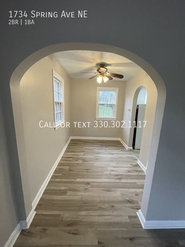 Building Photo - Two bedroom one bathroom townhouse for rent