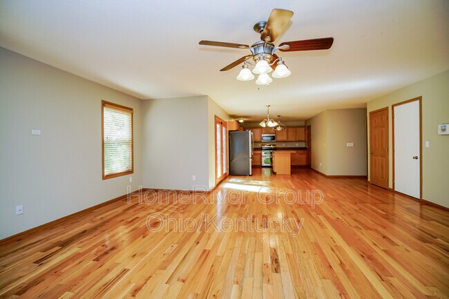 Foto del edificio - 2422 Long Bow Ave