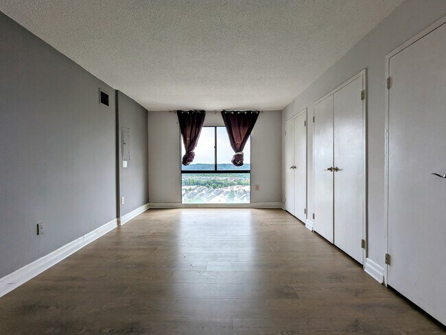 Foto del edificio - 250 S. Reynolds St.