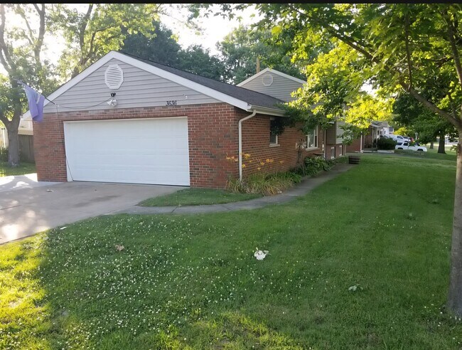 Foto del edificio - 3636 Reavis Barracks Rd