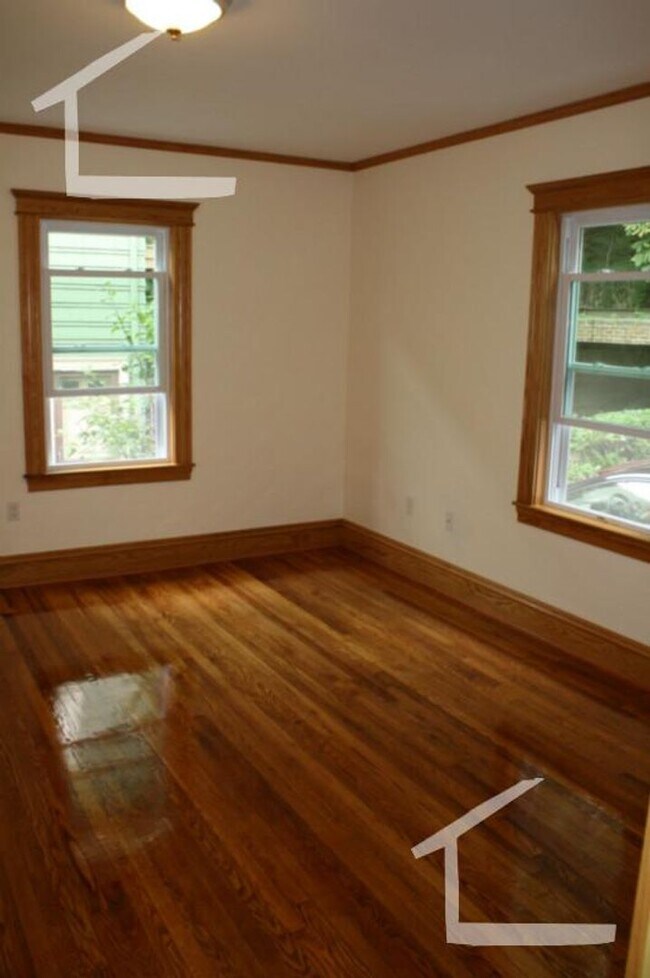 Foto del edificio - Huge, Renovated Brookline / Coolidge Corne...