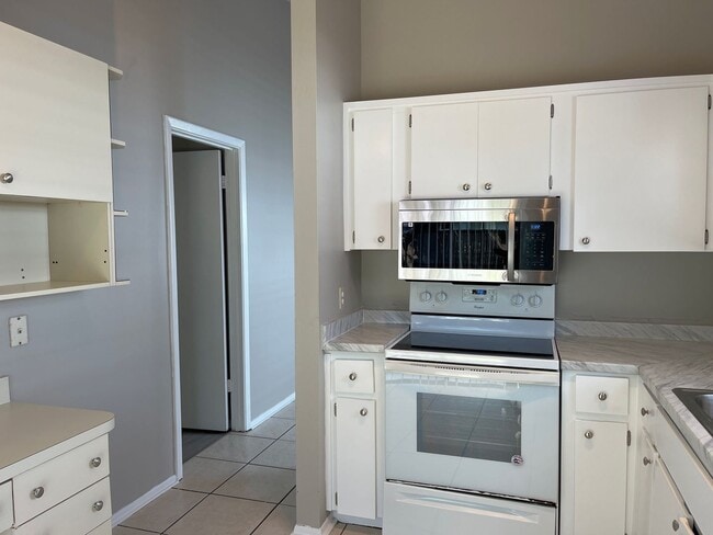 Photo - 2451 E Illiana St Townhome