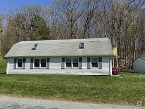 Building Photo - 34 School House Rd