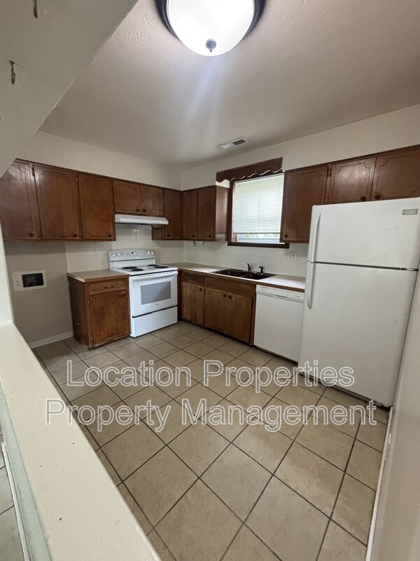 Foto del edificio - 2428 Cedarwood Ave