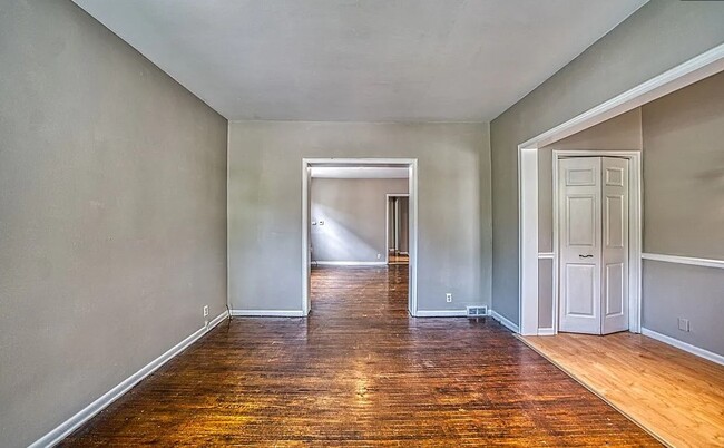 Building Photo - 558 Crescent Ave