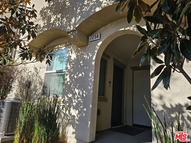 Foto del edificio - 7256 Cherry Ln