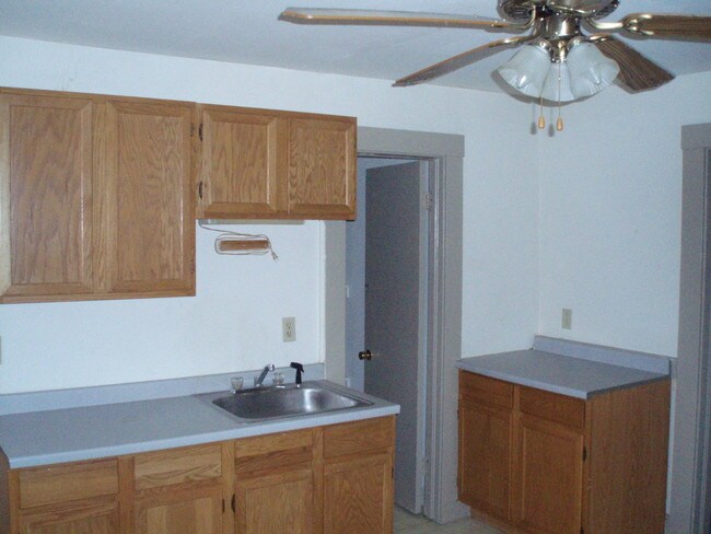 Building Photo - 353 Park St