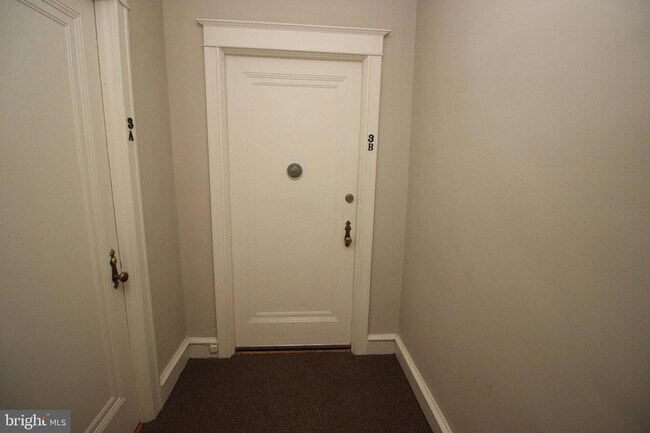 Foto del edificio - 7876 Spring Ave