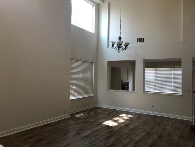 Foto del edificio - Well Maintained Stoneridge West Village Home!
