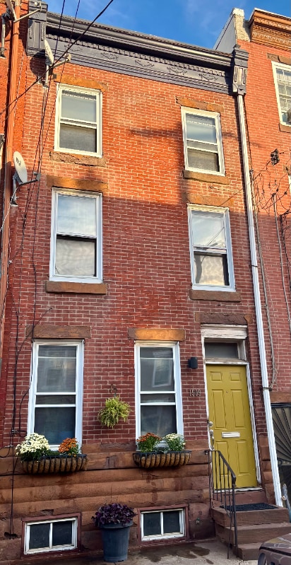 Building Photo - 1509 N Lawrence St