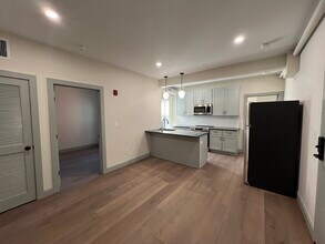 Building Photo - 160 Seabury St