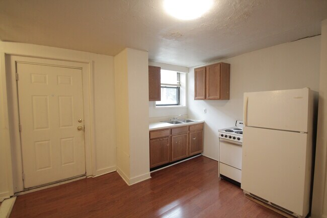 Building Photo - 7915 Saint Lawrence Ave