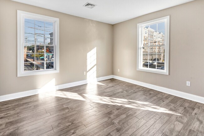 Building Photo - 412 Howe Ave