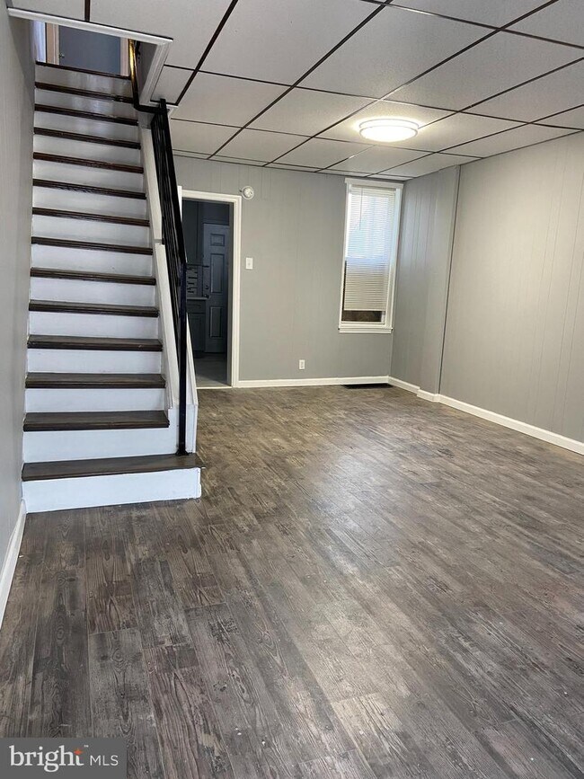 Building Photo - 2523 S Darien St