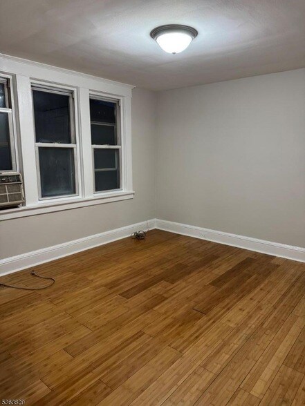 Foto del edificio - 1062 E 25th St