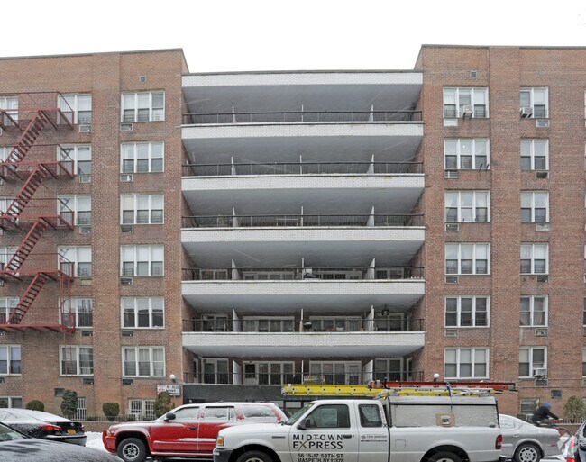 Foto del edificio - 14430 Roosevelt Ave