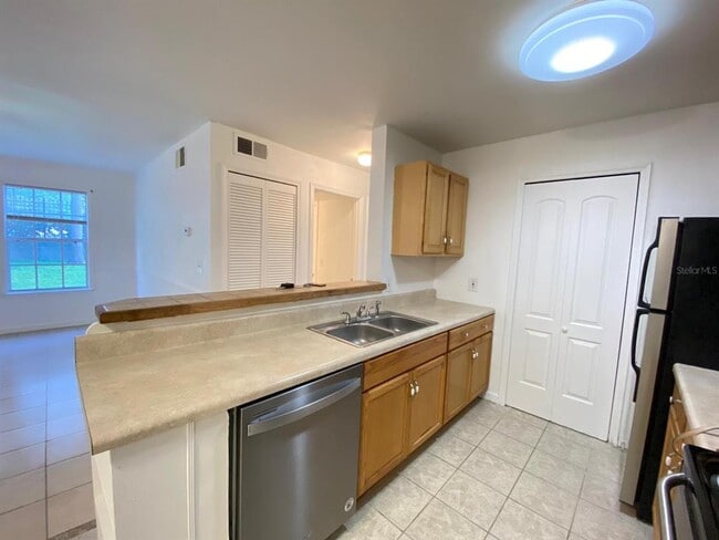 Building Photo - 6166 Westgate Dr