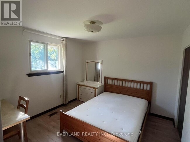 Building Photo - 52 Fairglen Ave