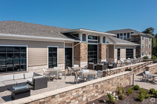 Clubhouse Outdoor Area - The Knoll at Stone View