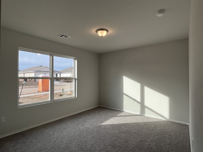 Foto del edificio - "ROOMMATE Wanted"
