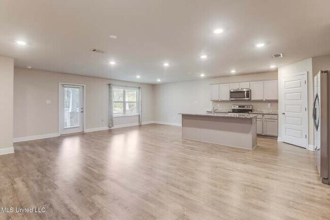 Foto del edificio - 6487 Eastland Cir