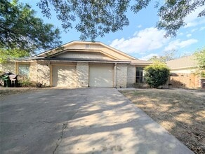 Building Photo - 2014 Redwing Way