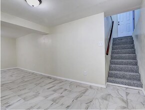 Building Photo - 5516 Willow Ave