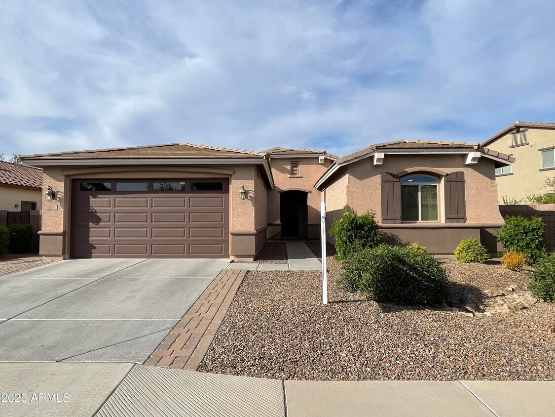 Foto principal - 712 W San Carlos Way
