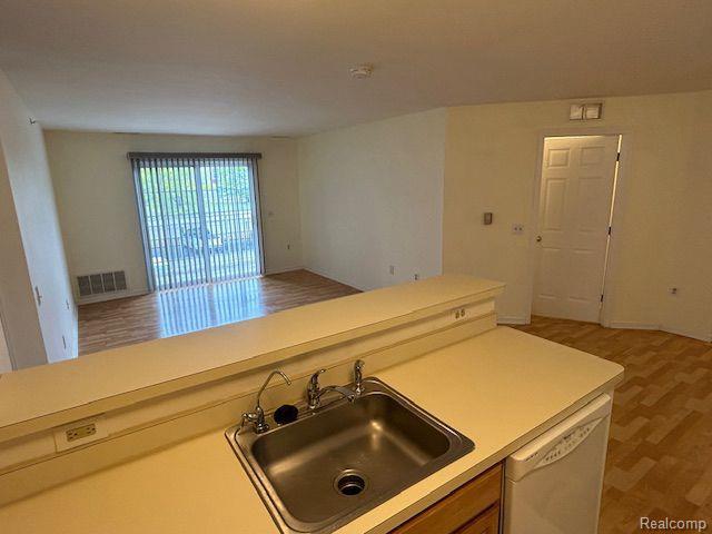 Foto del edificio - 15900 Silver Pkwy