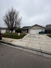 Building Photo - 585 Viejo Gabriel