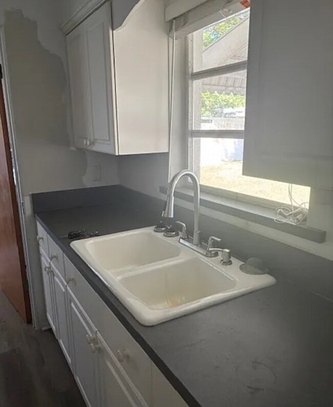 Foto del edificio - 1427 Charles Rd