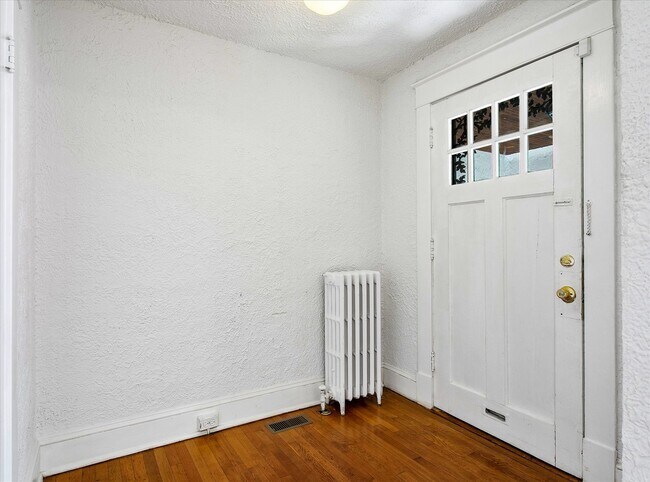 Foto del edificio - Hanes - Downstairs