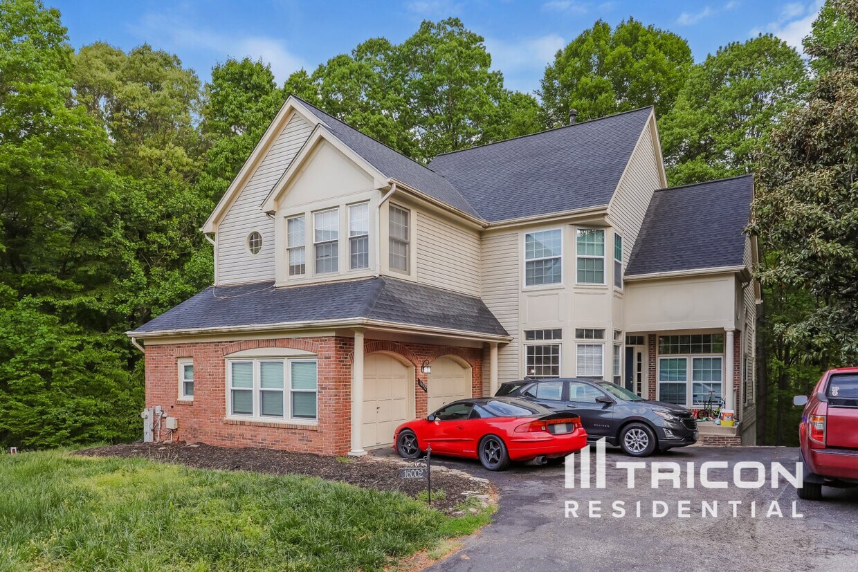 Foto principal - 16002 Pennsbury Dr