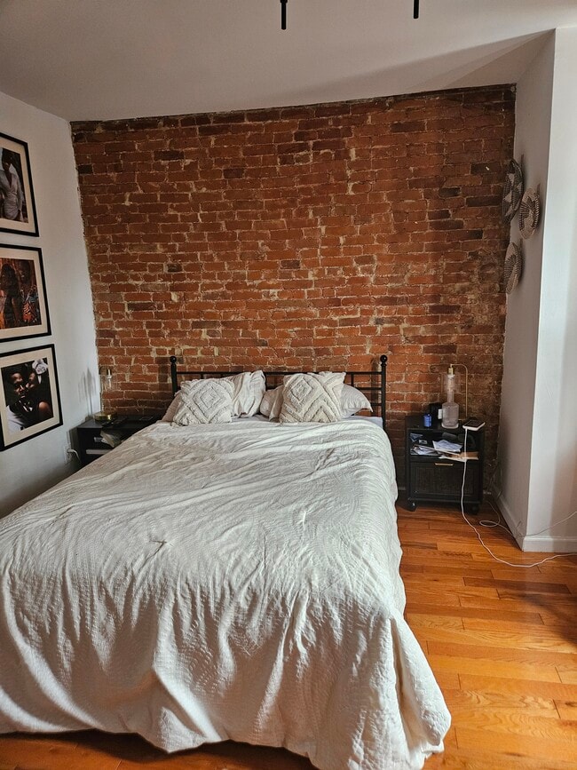 Building Photo - 5759 Larchwood Ave