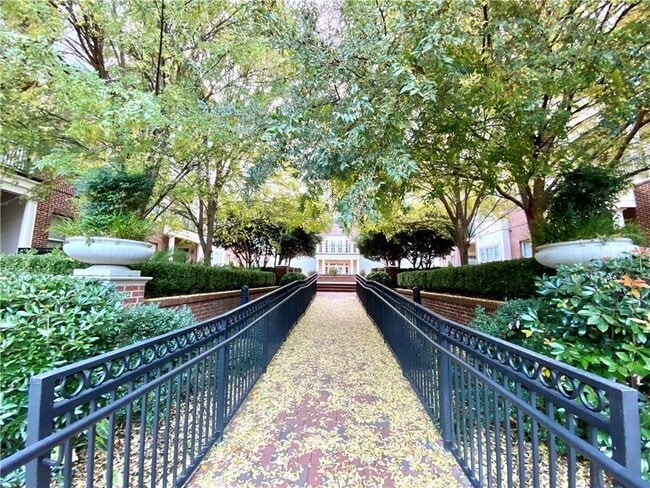 Foto del edificio - 3635 E Paces Cir