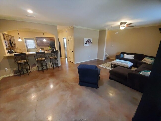 Building Photo - 512 Deacon Dr W