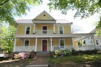 Building Photo - 818 Clarendon St